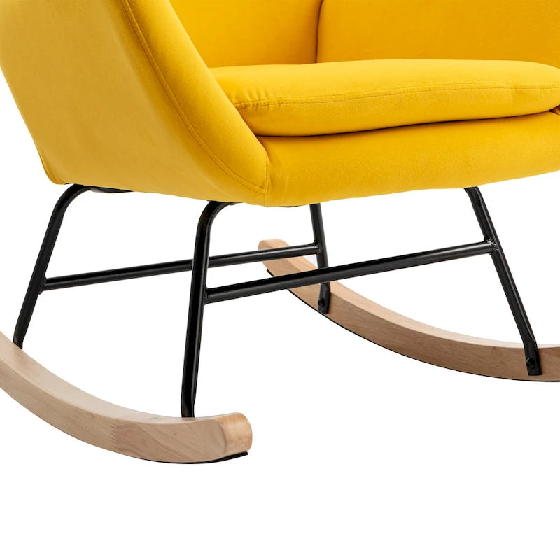 Mecedora individual tapizada de respaldo alto, color amarillo, con estructura de metal y patas de madera de caucho