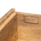 Cómoda de 6 cajones de cemento y madera natural con incrustaciones de latón en forma de espiga